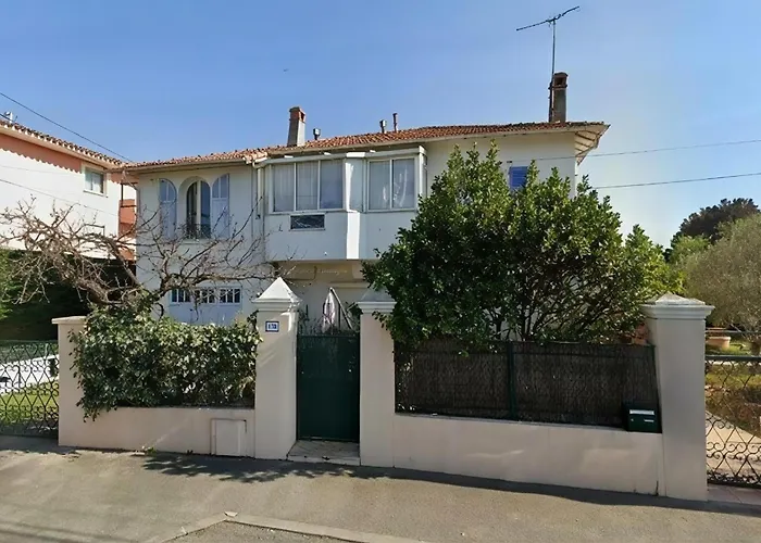 Villa Bord De Et Base Nature